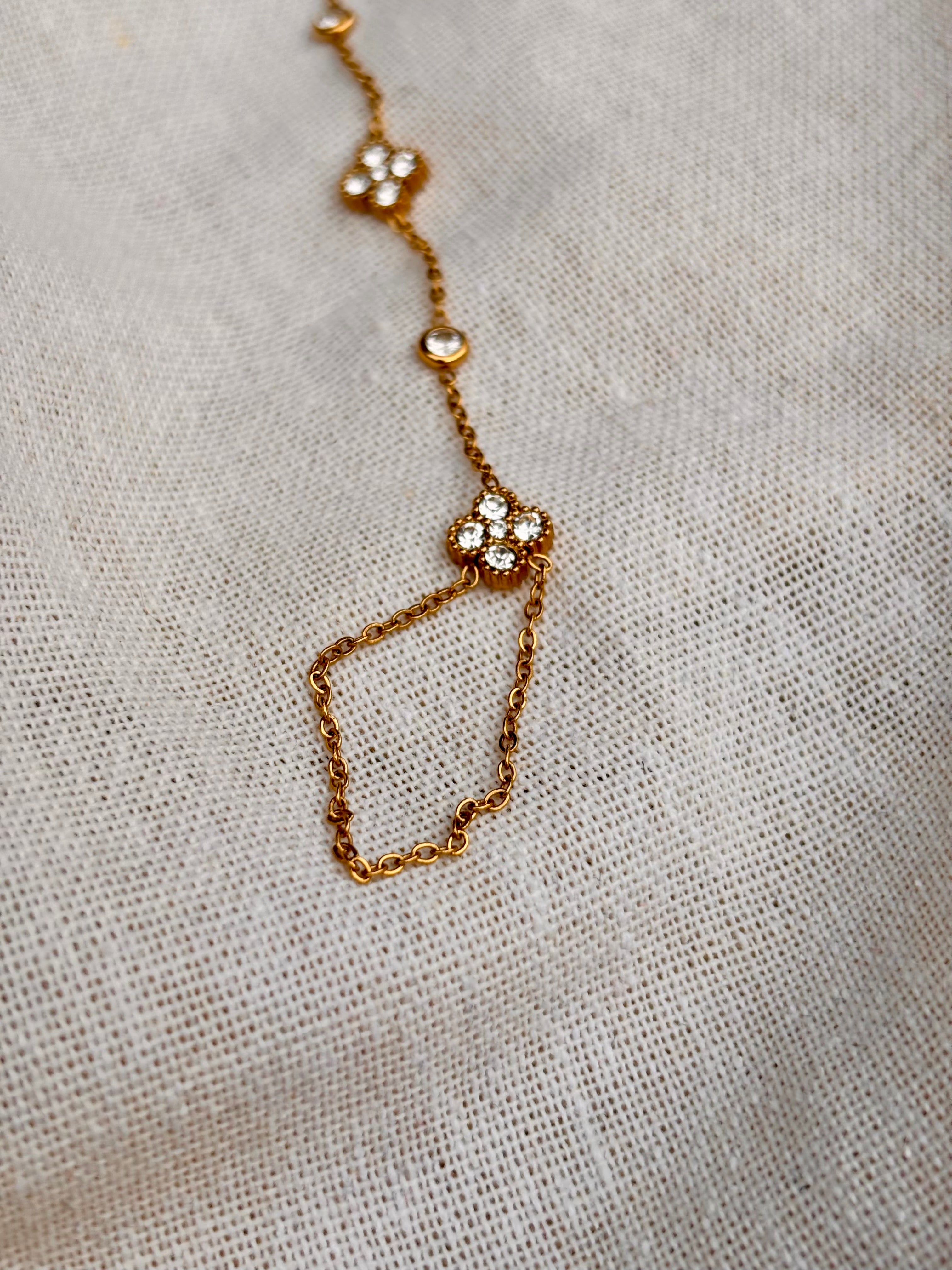 Chaîne de mains Gaia